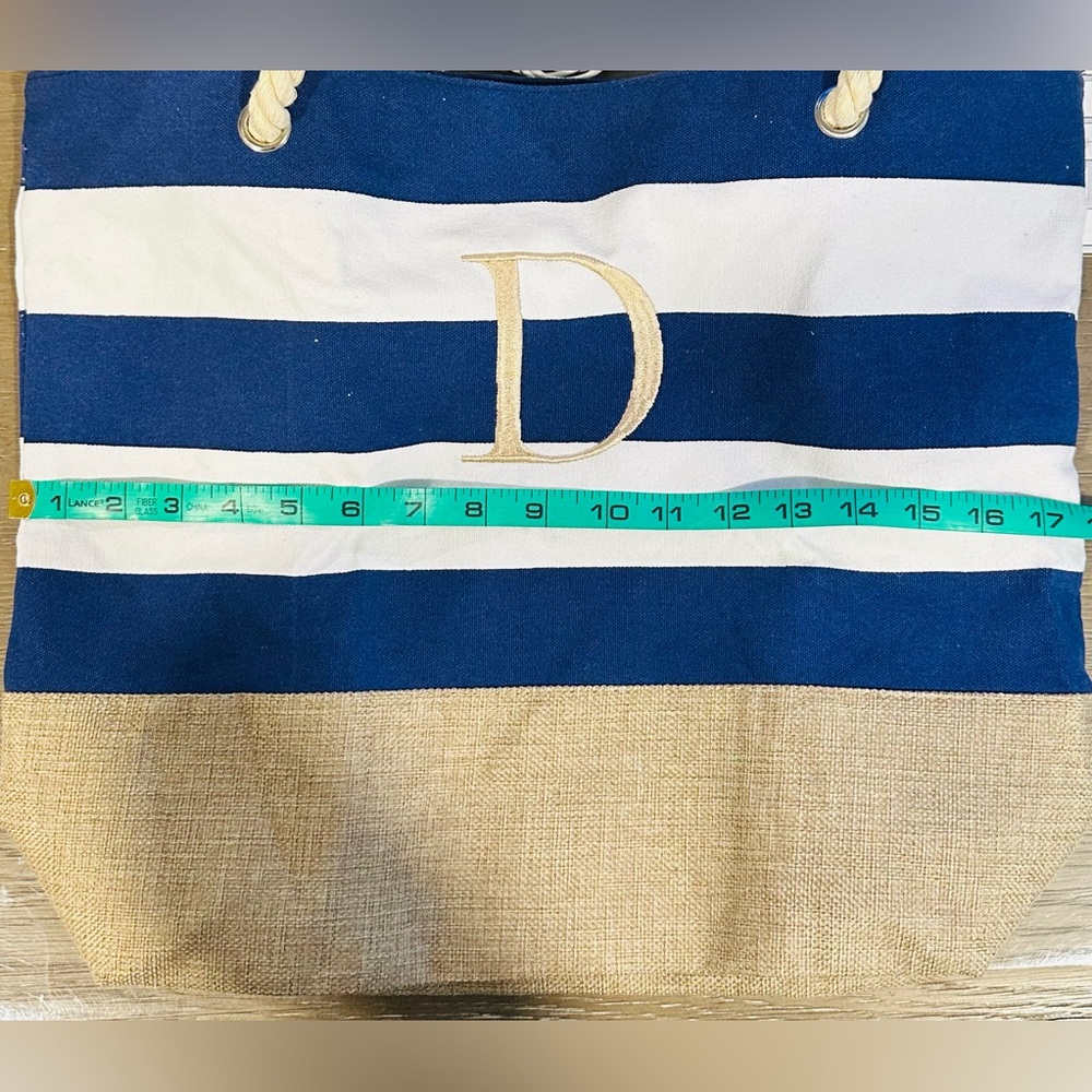 NWOT Monogrammed “D” Tote Bag - Picture 4 of 4